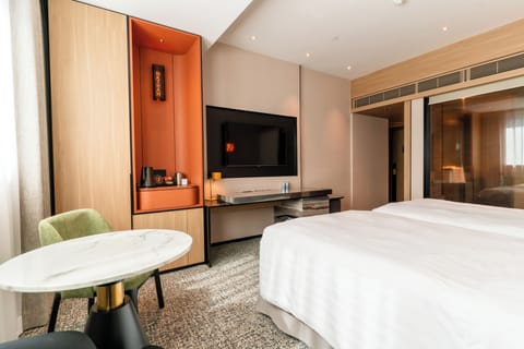 Platinum Grand Room with 2 breakfasts | In-room safe, desk, blackout drapes, iron/ironing board (on request)
