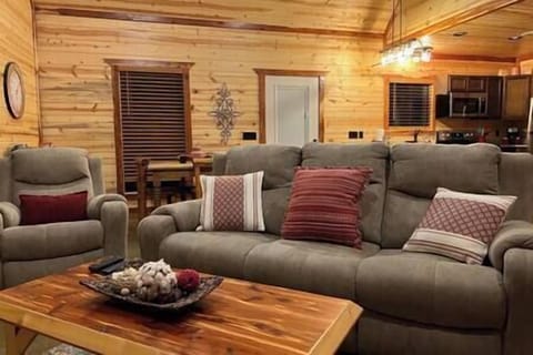 3b6b556d-bece-4697-81a8-86a52aa1b48f