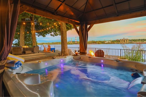 To make it even more special for you, we have a 6 people private hottub with lovely views of the Ohio river!