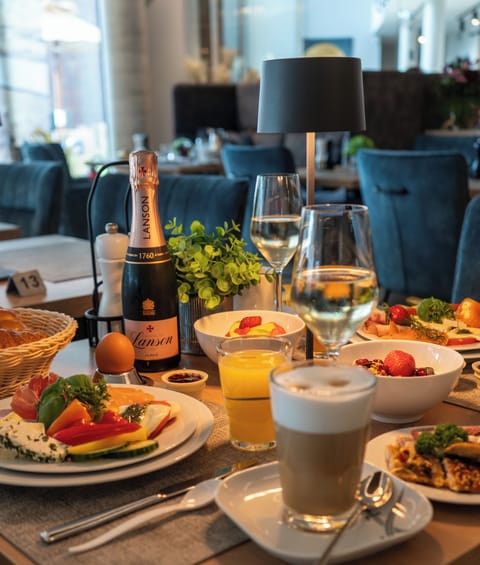 Free daily buffet breakfast
