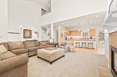 Winter Wren River Wild Mt. Bachelor Village Resort, sleeps 8, pet friendly