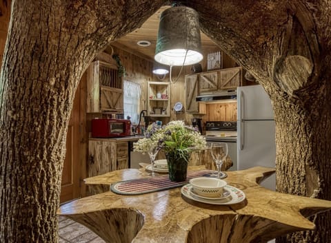 Cabin, 1 Bedroom | Dining