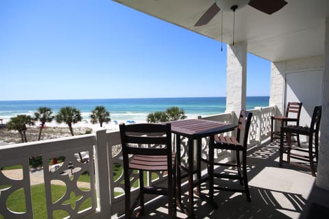 Condo, 2 Bedrooms | Property grounds