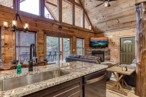 Cabin, 3 Bedrooms | Private kitchen | Coffee/tea maker, fridge, oven, toaster