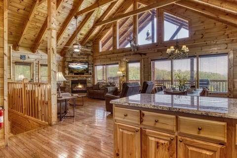 Cabin, 3 Bedrooms | Private kitchen | Fridge, oven, coffee/tea maker, toaster