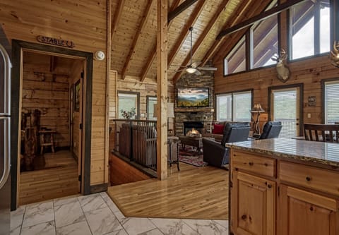 Cabin, 3 Bedrooms | Private kitchen | Fridge, oven, coffee/tea maker, toaster