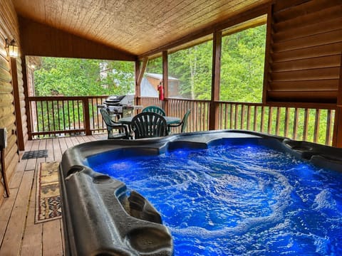 Cabin, 2 Bedrooms | Outdoor spa tub
