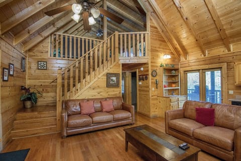 Cabin, 2 Bedrooms | Living area