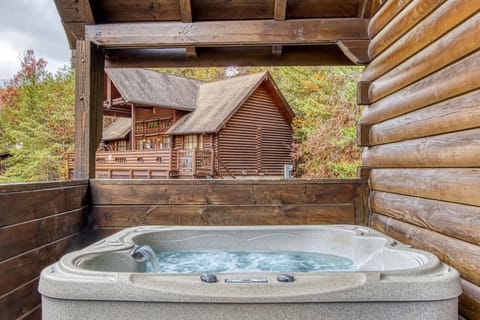 Cabin, 3 Bedrooms | Private spa tub