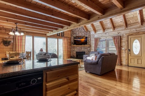 Cabin, 5 Bedrooms | Private kitchen | Fridge, oven, coffee/tea maker, toaster