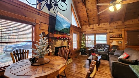 Cabin, 2 Bedrooms | Living area
