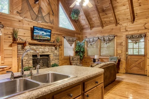 Cabin, 2 Bedrooms | Private kitchen | Coffee/tea maker, fridge, oven, toaster