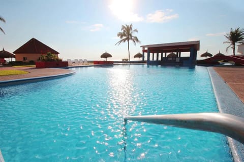 Exercise/lap pool