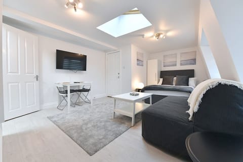 Seating area & Dining Area