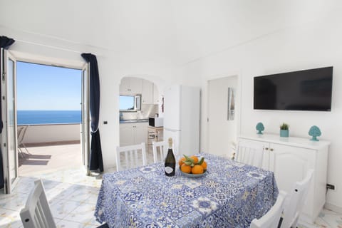 House, 2 Bedrooms, Smoking, Terrace | Living area