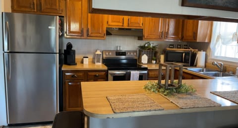 Kitchen area - with bar
Main level
