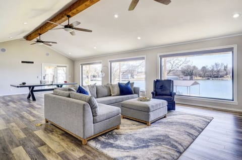 Large living room with abundant seating