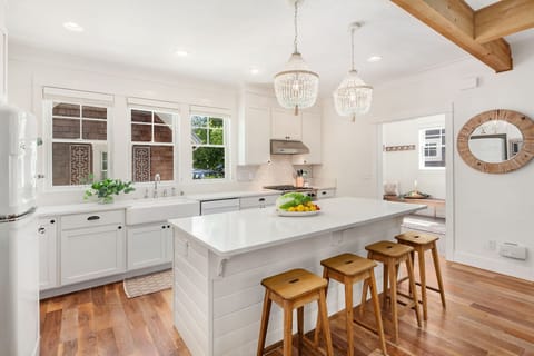 Extra seating at the kitchen island