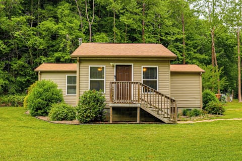 Lenoir Vacation Rental | 1BR | 1BA | 880 Sq Ft