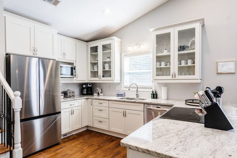 Lakefront home on Lake Arrowhead with tons of amenities & resort access