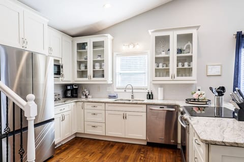 Lakefront home on Lake Arrowhead with tons of amenities & resort access