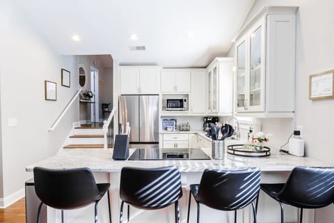 Lakefront home on Lake Arrowhead with tons of amenities & resort access