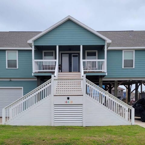 Pulling up to Pearl O' The Sea you'll see your grand entrance! 