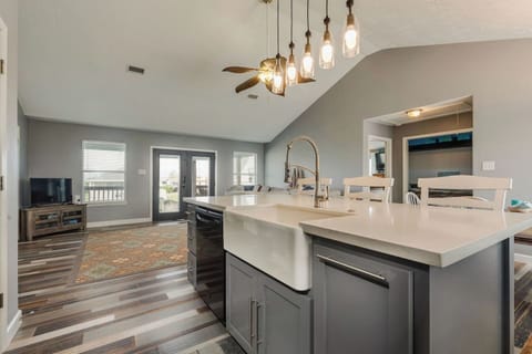 Beautiful open kitchen.