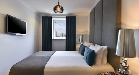Deluxe Apartment, 2 Bedrooms | Hypo-allergenic bedding, in-room safe, laptop workspace, blackout drapes