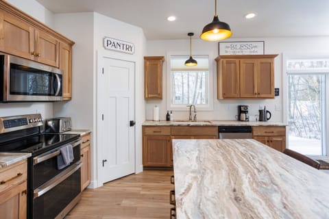 Beautiful island perfect to gather around while prepping meals