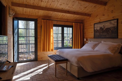 Frette Italian sheets, premium bedding, down comforters, minibar