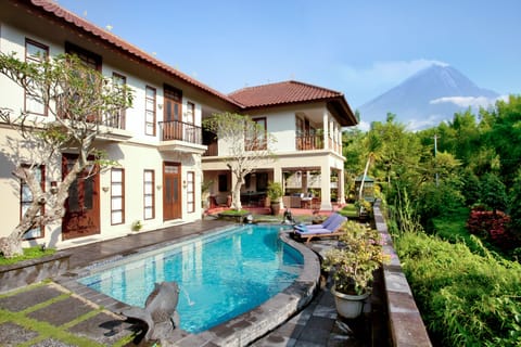 6 indoor pools, outdoor pool