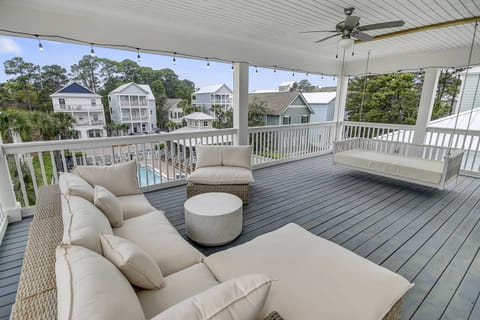 Great Outdoor Covered Deck!