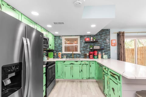 Full Kitchen w/ all Cooking Essentials