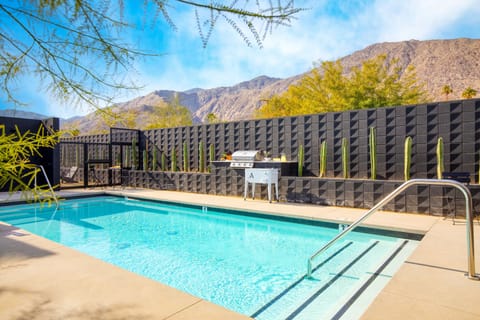 Welcome to Blackhaus: your Palm Springs escape!