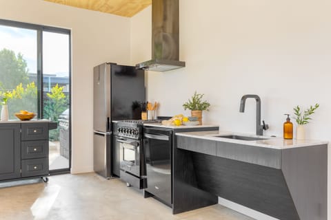 Modern and convenient kitchen.