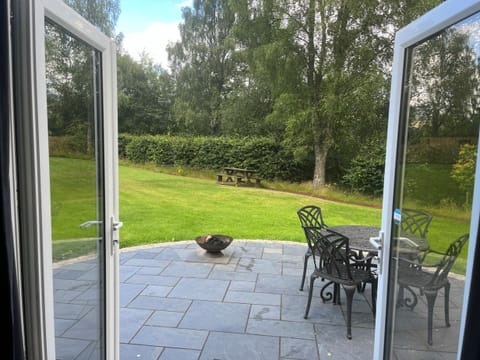 Cottage | Outdoor dining