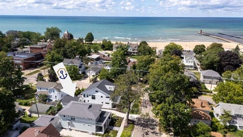 Less than a block to the beach!  Walk to downtown South Haven!