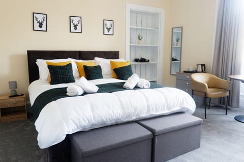 Super King/ Twin Room  | Free WiFi, bed sheets