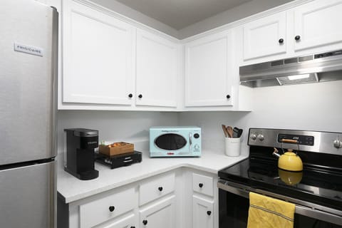 Nothing compares to home cooked meals, and with our fully stocked kitchen, preparing meals for your loved ones would be so convenient.