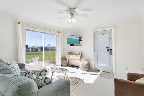 23-Sea-Cabins-2B-Living