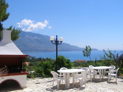 Dining Area & bbq with Amazing Sea View.