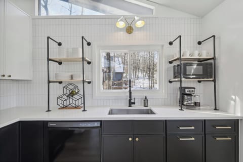 This well-stocked kitchen has everything you need to prep and cook meals.