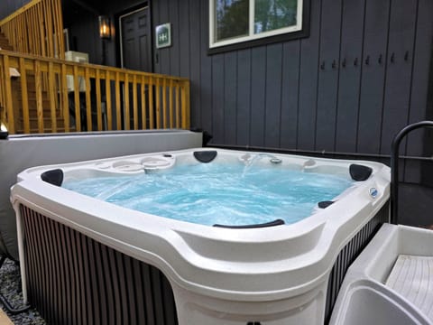 *NEW SUMMER 2025, 7-person hot tub!*  Turn on the jets and relax.