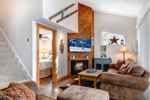 Prospector Lodge 632: Living room