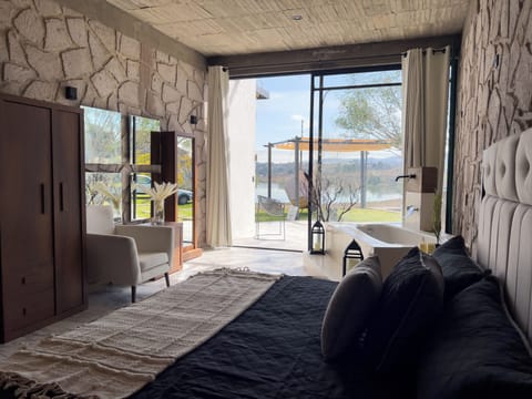 Deluxe Duplex | Individually decorated, free WiFi, bed sheets