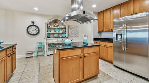 Jeff and Gina Properties - Sun West Palms 202 (SWP202) - Clearwater Beach - 3 Bedroom - 3 Bathroom - Bay Front - Waterfront