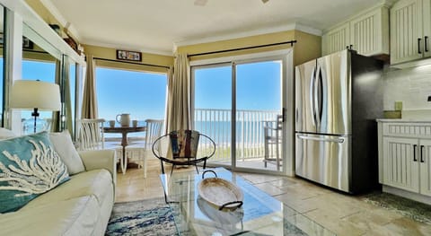 Jeff and Gina Properties - Belleair Beach Club 215 (BBC215) - Belleair Beach - 1 Bedroom - 1 Bathroom - Gulf Waterfront - Beach Front