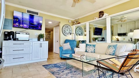 Jeff and Gina Properties - Belleair Beach Club 215 (BBC215) - Belleair Beach - 1 Bedroom - 1 Bathroom - Gulf Waterfront - Beach Front