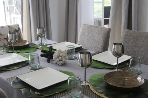 Dining set (6 seater table)